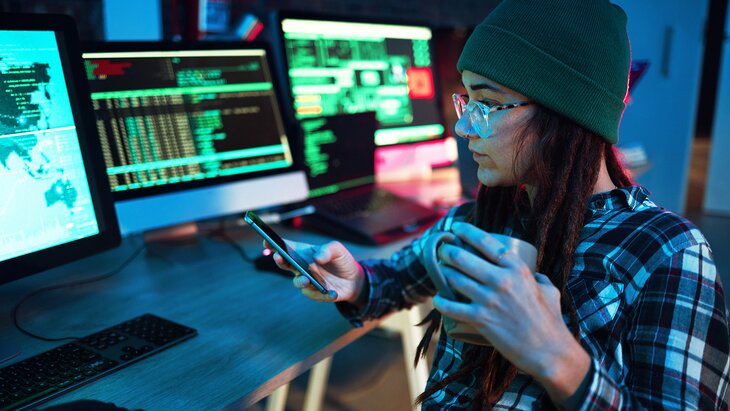 Минфин РФ включил в реестр майнеров 1 364 человека