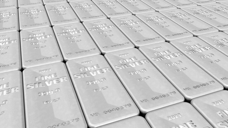 Биржевая цена на серебро превысила 62 долларов за тройскую унцию
