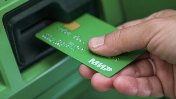 Карты «Мир» с истекшим сроком действия пока продолжат работать — Новости на Вести.ru