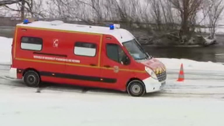 Le Monde: 100 тыс. домов во Франции остаются без света из-за циклона «Горетти» — Новости на Вести.ru